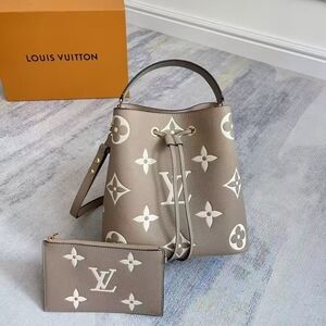 Louis Vuitton CarryAll MM